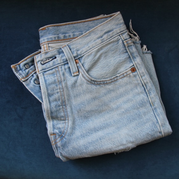 Levi's Bermuda Shorts; Raw Hem; 25W; Never Worn - Picture 10 of 10